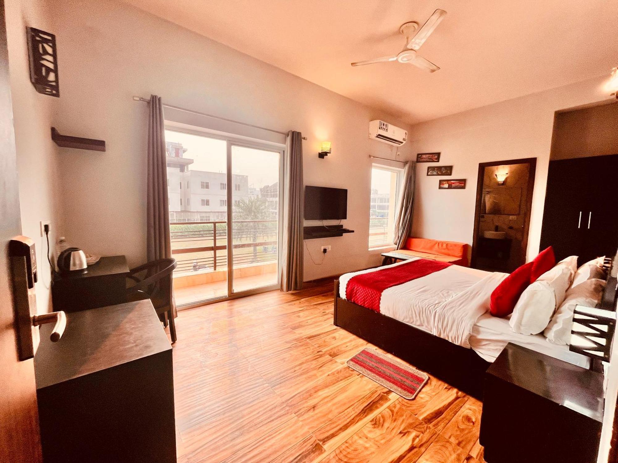 Pearl Grand Boutique Cottage In Omaxe Anandam Vrindavan - #Premium Ac Rooms With Balcony #Big Parking #Lift #Garden #Peaceful Area #Near Prem Mandir #Property Of The Year #Most Awarded Exterior photo