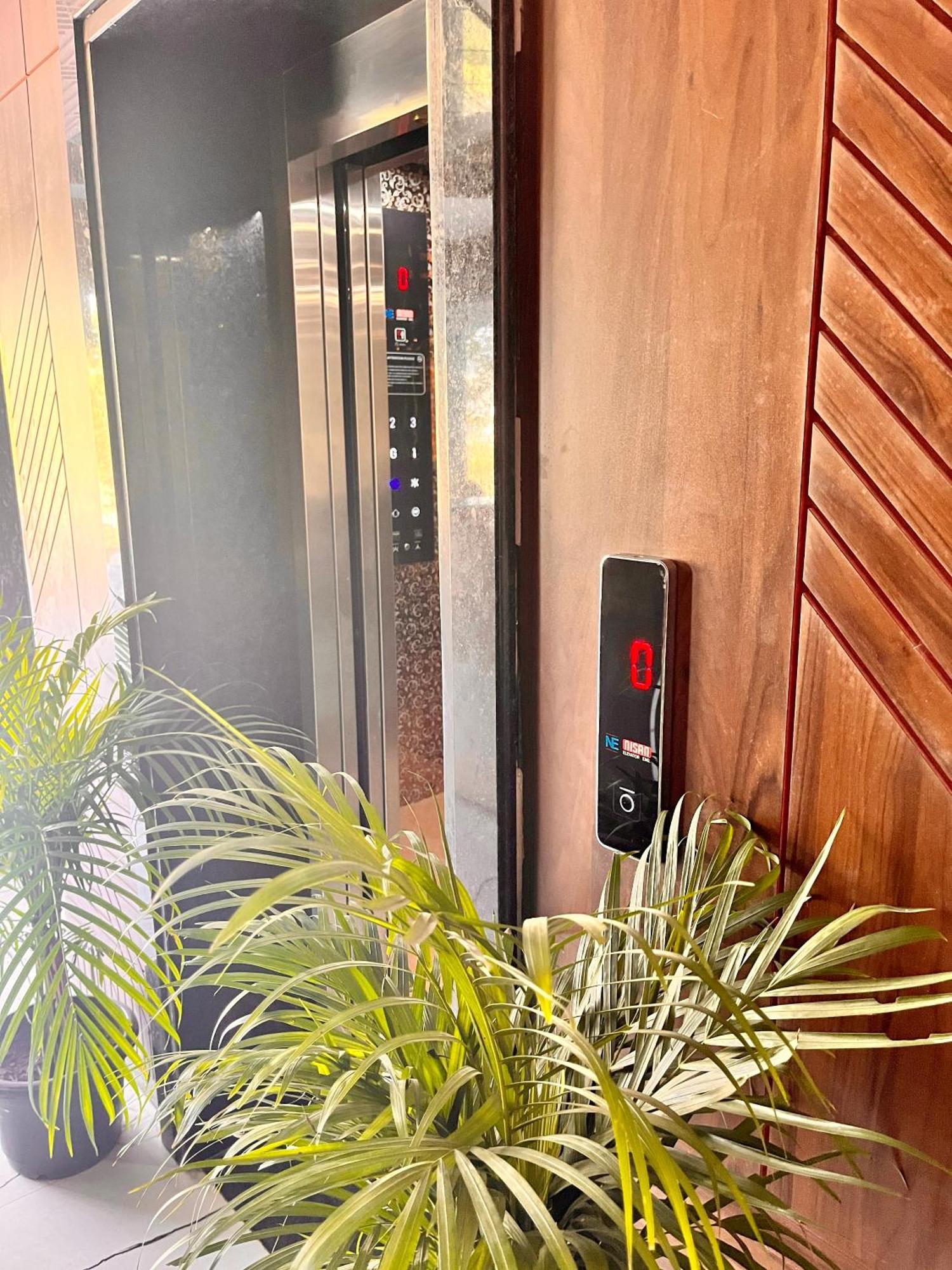 Pearl Grand Boutique Cottage In Omaxe Anandam Vrindavan - #Premium Ac Rooms With Balcony #Big Parking #Lift #Garden #Peaceful Area #Near Prem Mandir #Property Of The Year #Most Awarded Exterior photo