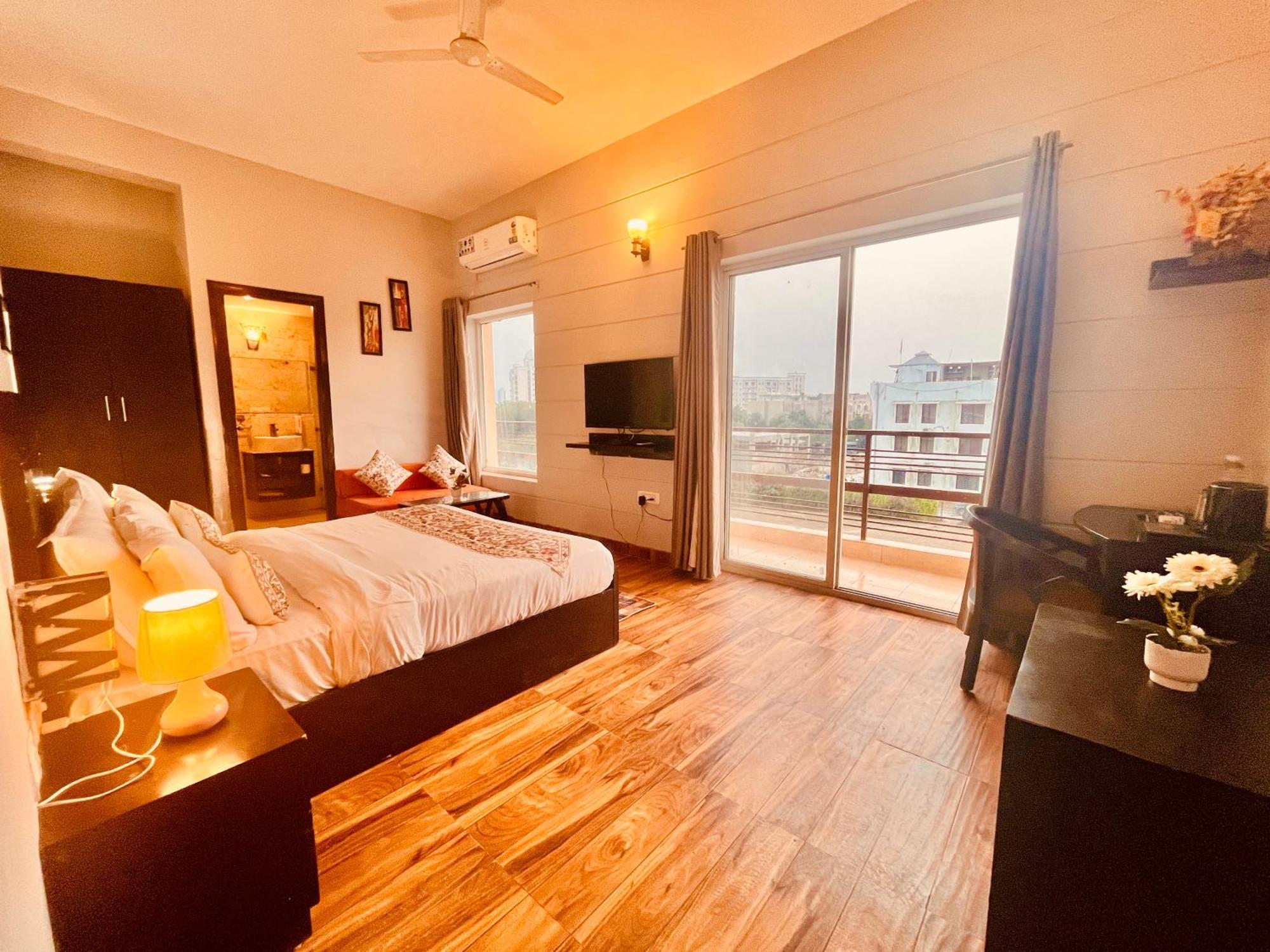 Pearl Grand Boutique Cottage In Omaxe Anandam Vrindavan - #Premium Ac Rooms With Balcony #Big Parking #Lift #Garden #Peaceful Area #Near Prem Mandir #Property Of The Year #Most Awarded Exterior photo
